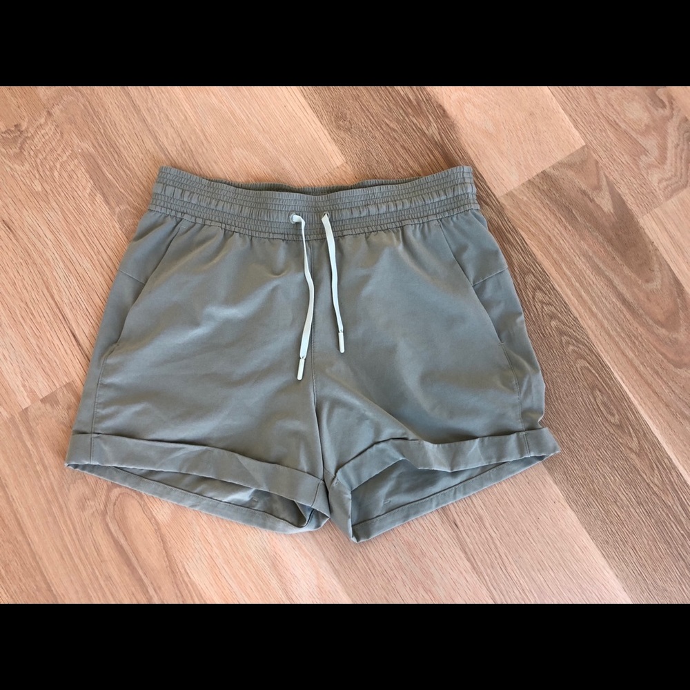 *LIKE NEW* Lululemon Comfy, Casual Short